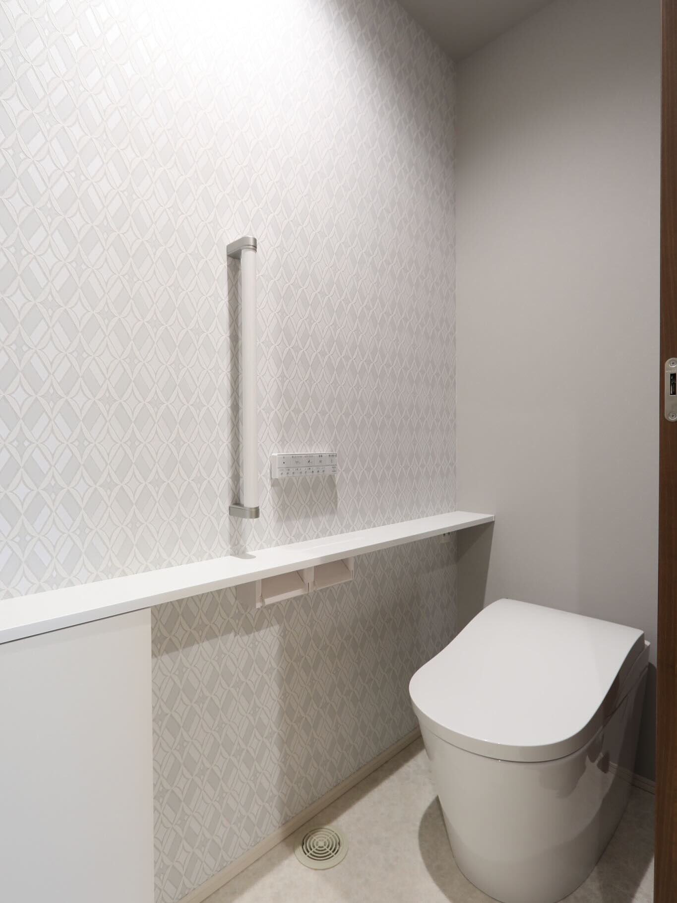 清潔感あふれる、スタイリッシュトイレ🚽✨