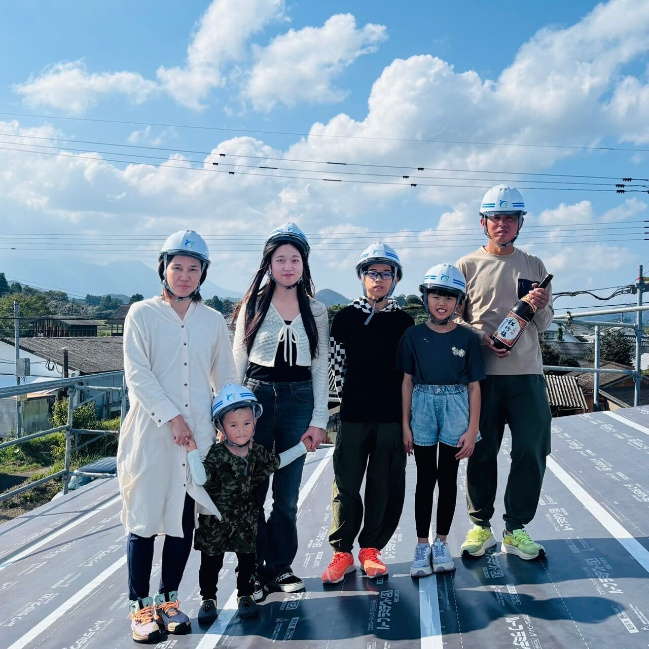 🏗️ 晴天の下、新たなスタートを祝う上棟式☀️