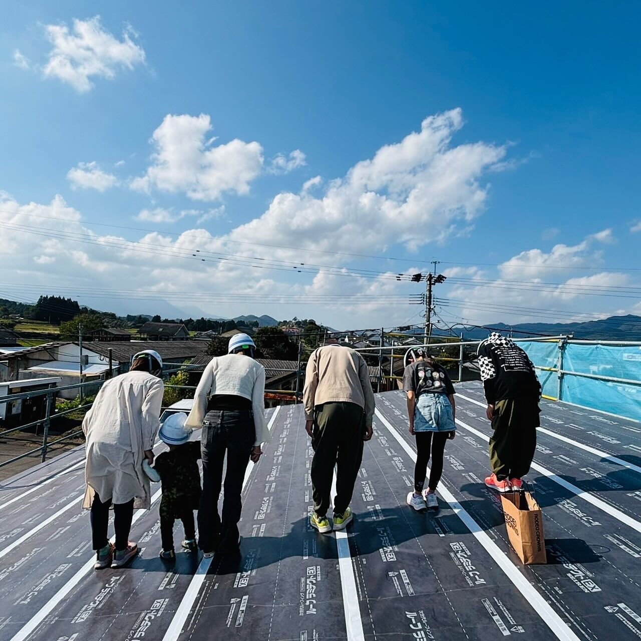 🏗️ 晴天の下、新たなスタートを祝う上棟式☀️