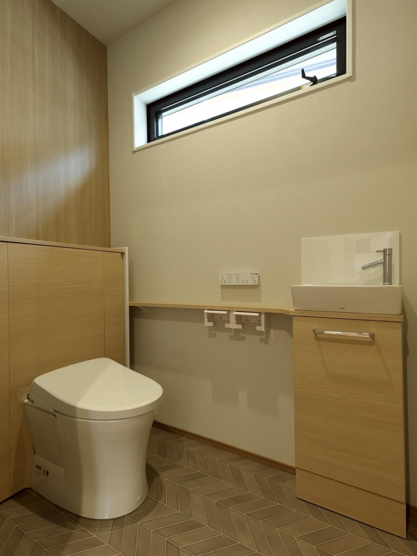 🚿✨ シンプル＆上質なトイレ空間 ✨🚽