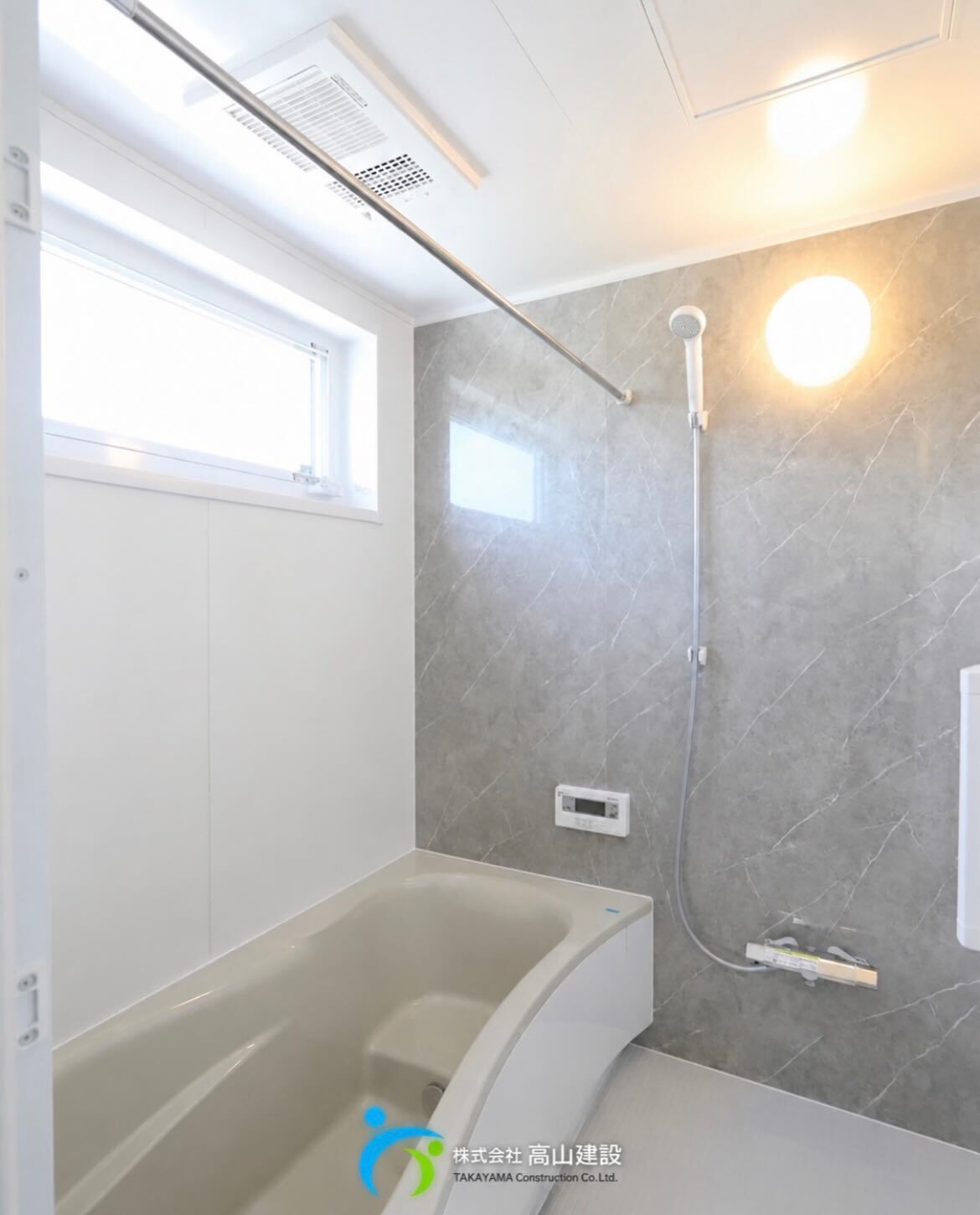 毎日の疲れを癒す、ゆとりのある洗面脱衣室と浴室🛀
